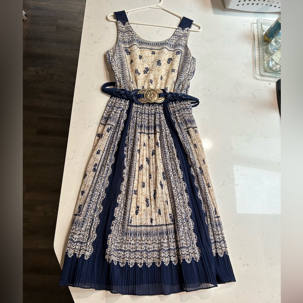 BEAUTIFUL VINTAGE dress in perfect condition!!